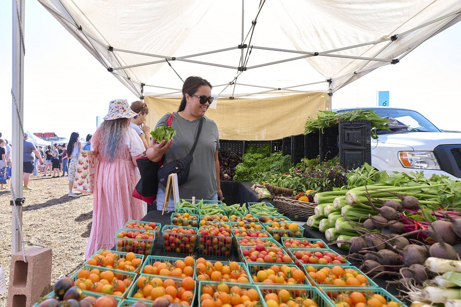 The Valencia Farmers Market: Fresh fun, every Sunday